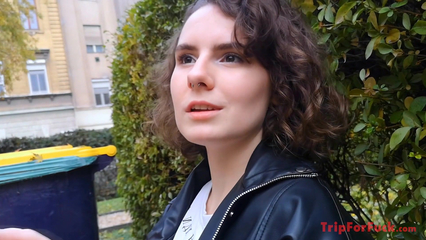 18-ти летняя русская девушка так любит секс, что отдалась незнакомцу
